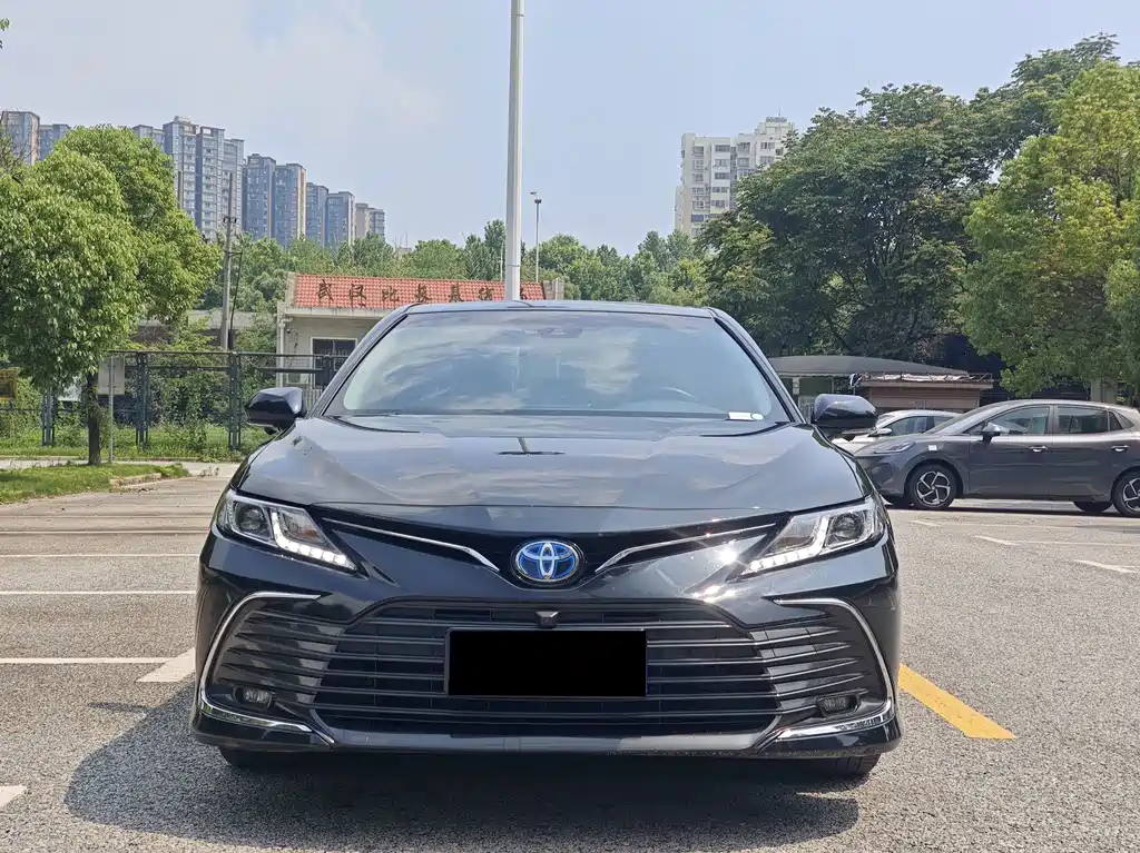 Toyota Camry 2022 — фото 2