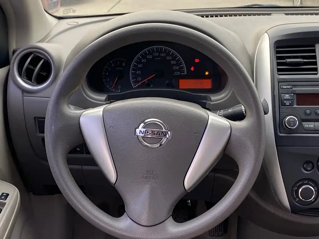 Nissan Sunny 2016 — фото 10