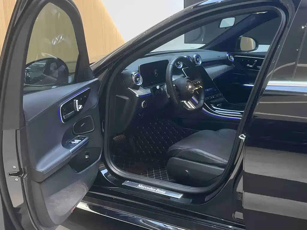 Mercedes-Benz C-Class 2023 — фото 8