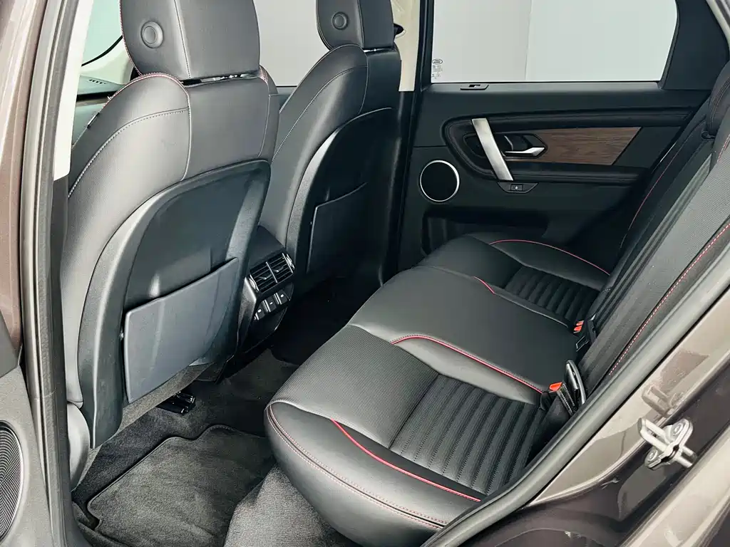 Land Rover Discovery Sport 2023 — фото 8