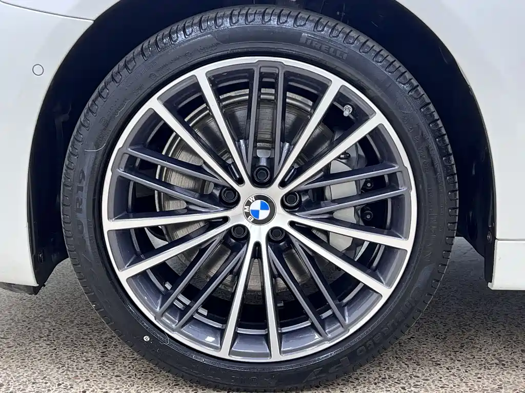 BMW 5 Series 2023 — фото 38