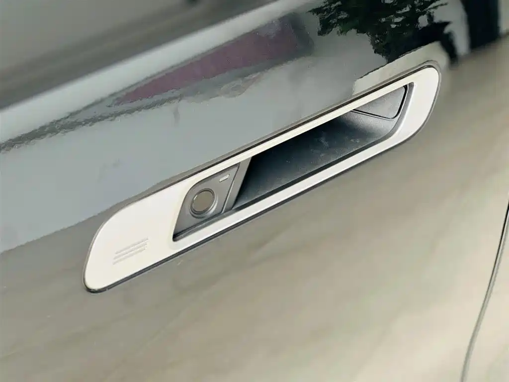 BMW i7 — фото 9