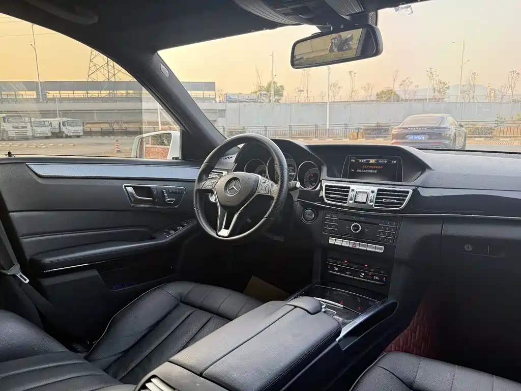Mercedes-Benz E-Class 2016 — фото 21