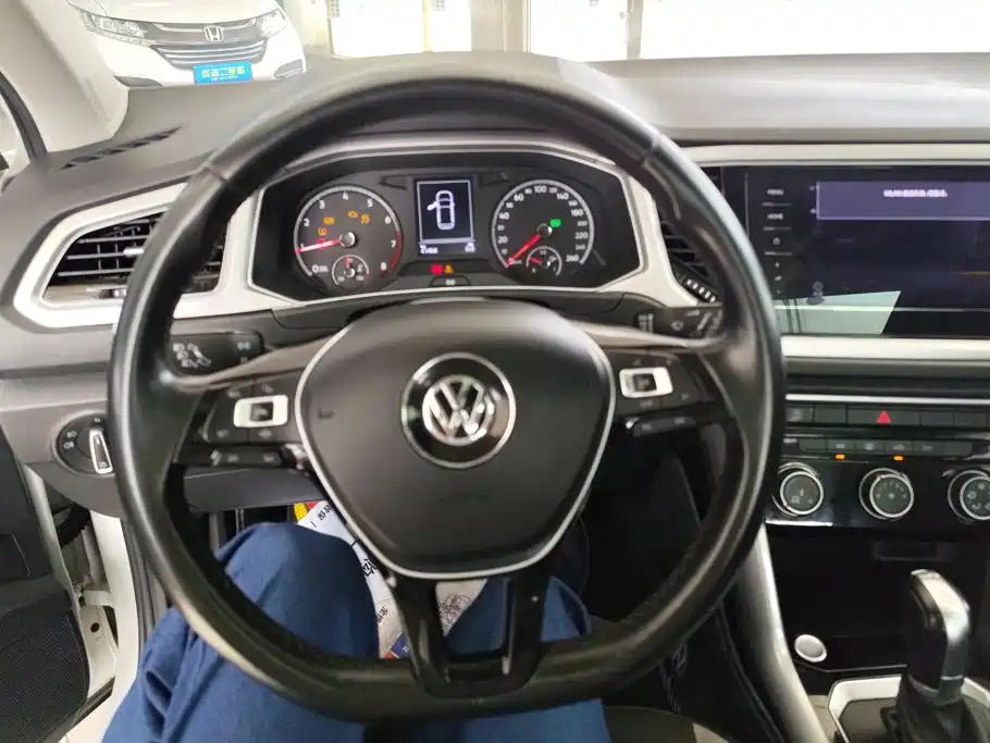 Volkswagen T-Roc 2023 — фото 15