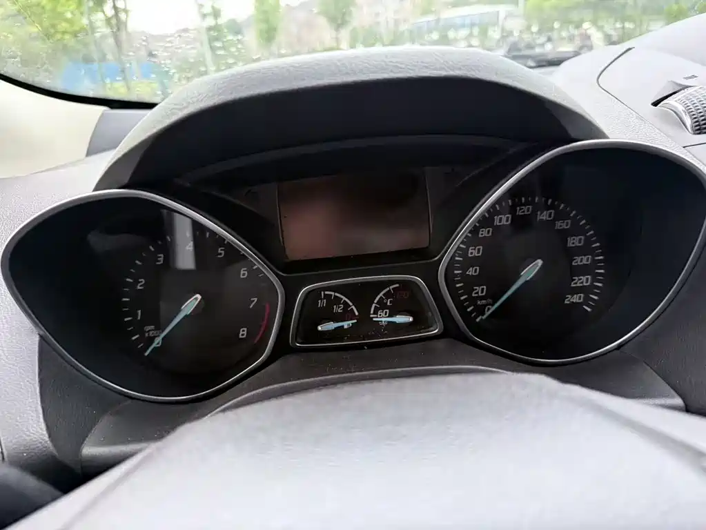 Ford Kuga 2015 — фото 10