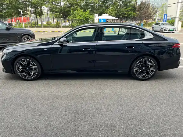 BMW 5 Series 2025
