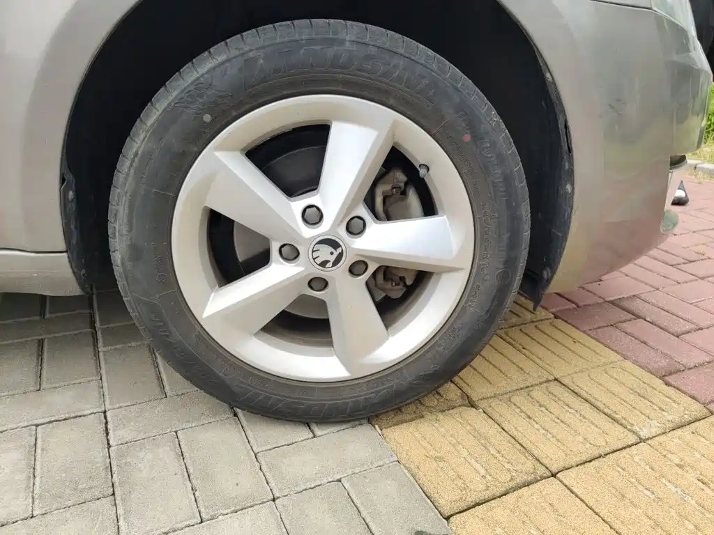 Skoda Octavia 2015 — фото 24