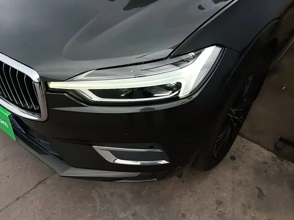 Volvo XC60 2019 — фото 24
