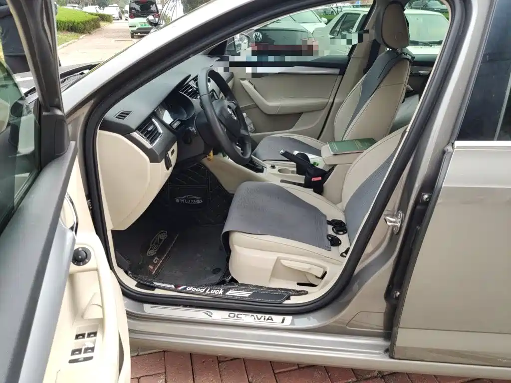 Skoda Octavia 2015 — фото 11