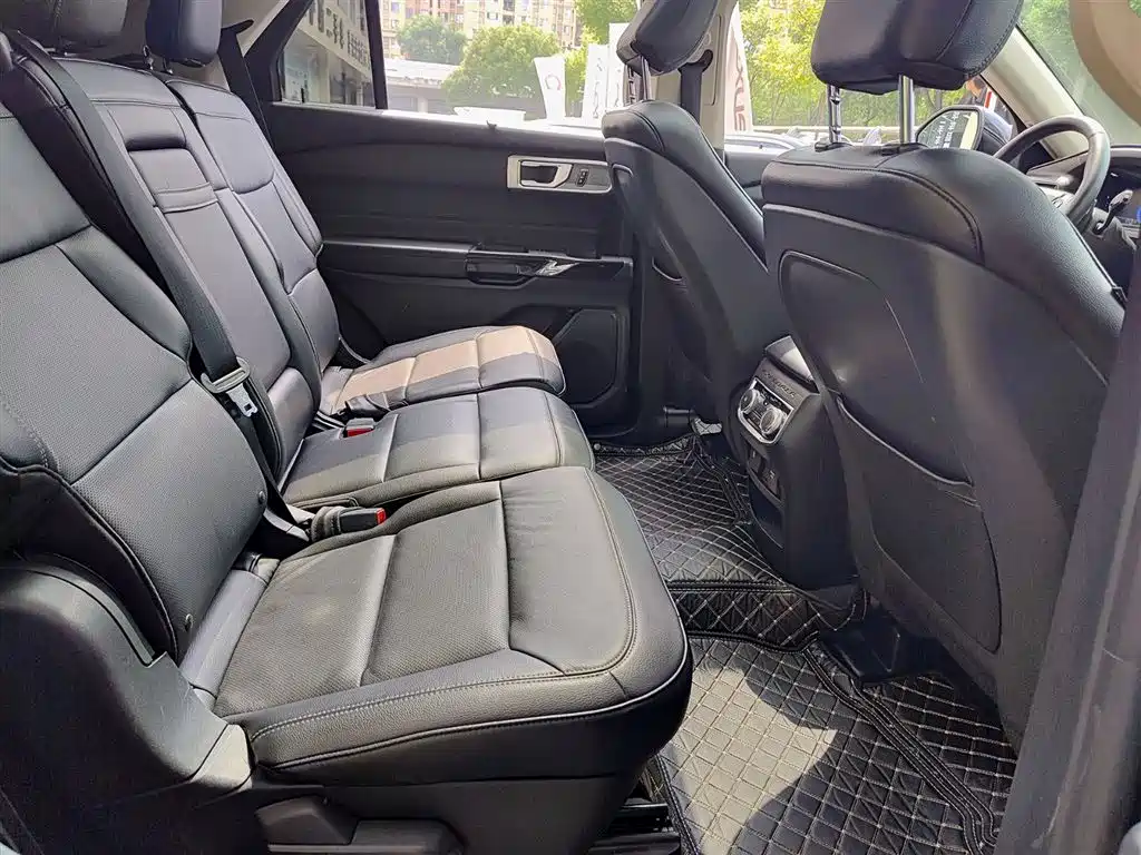 Ford Explorer 2021 — фото 11