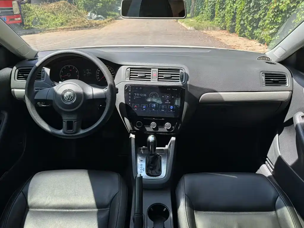 Volkswagen Sagitar 2013