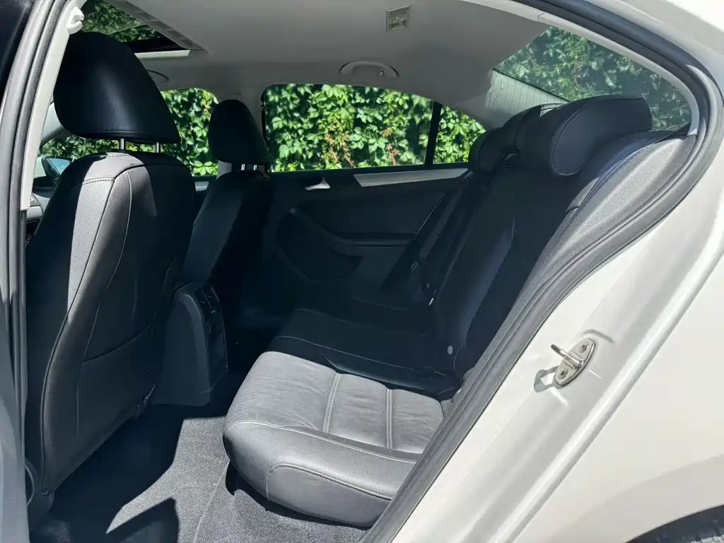 Volkswagen Sagitar 2013