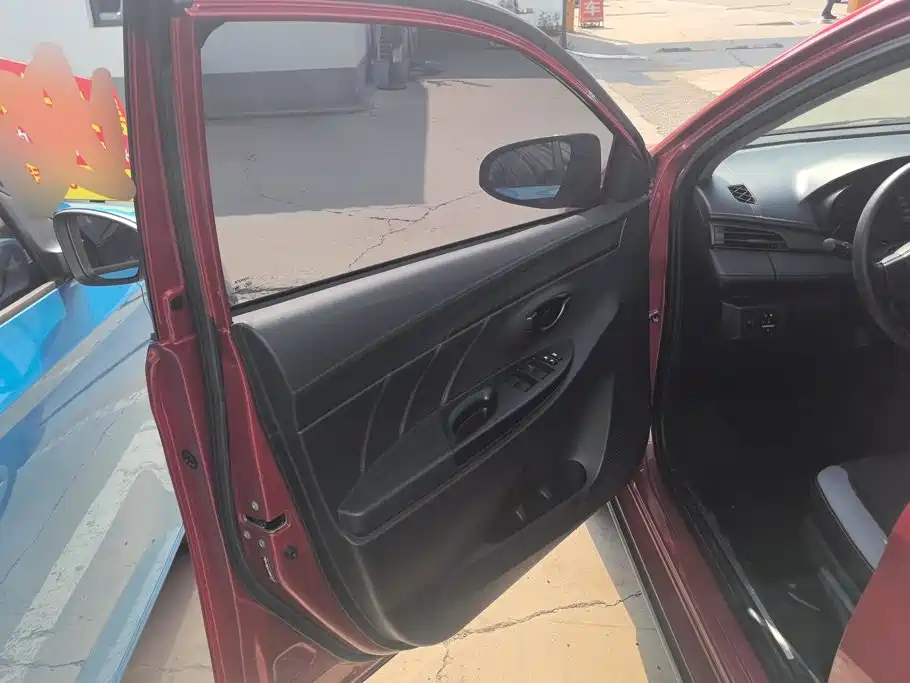 Toyota Yaris L 2021