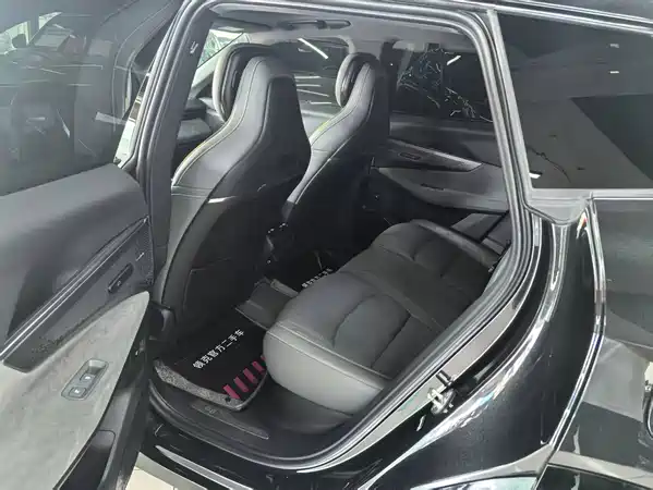 Lynk & Co 08 EM-P 2024