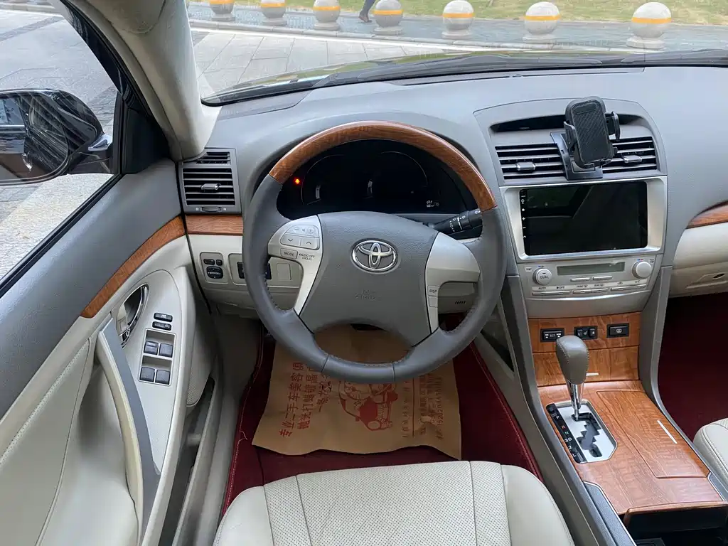 Toyota Camry 2011 — фото 10