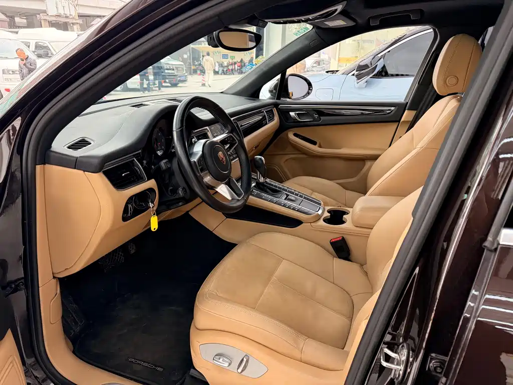 Porsche Macan 2017 — фото 14