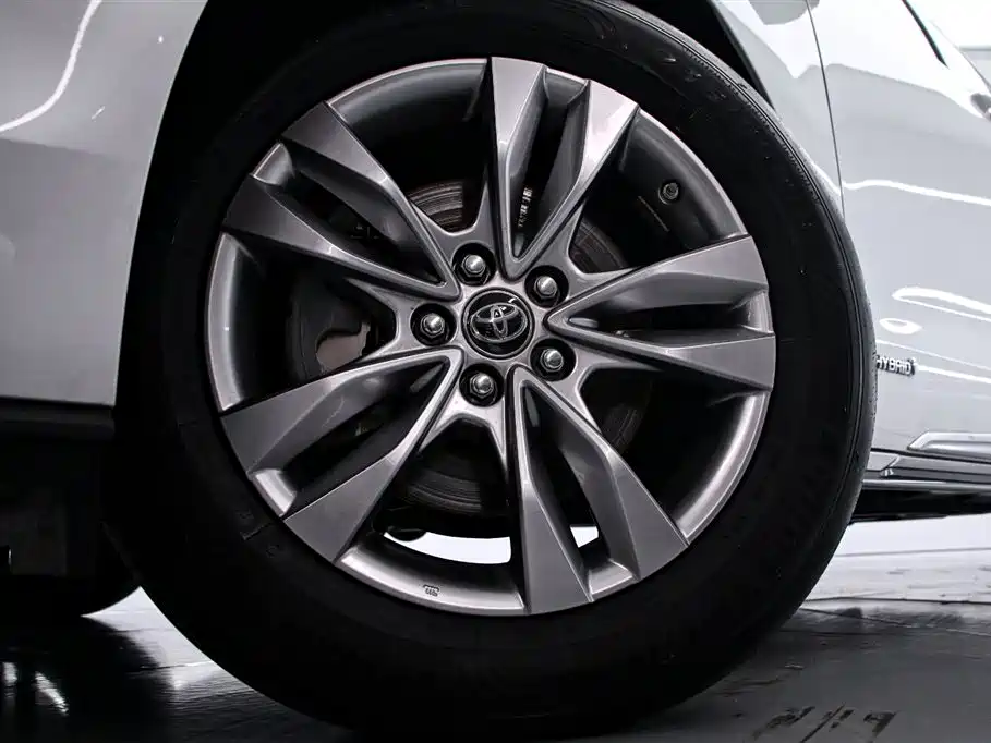 Toyota Sienna 2022 — фото 17