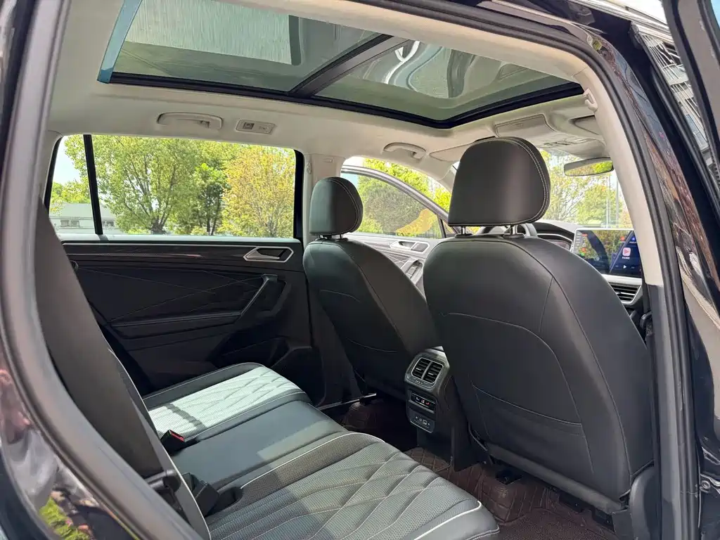 Volkswagen Tiguan L 2023 — фото 9