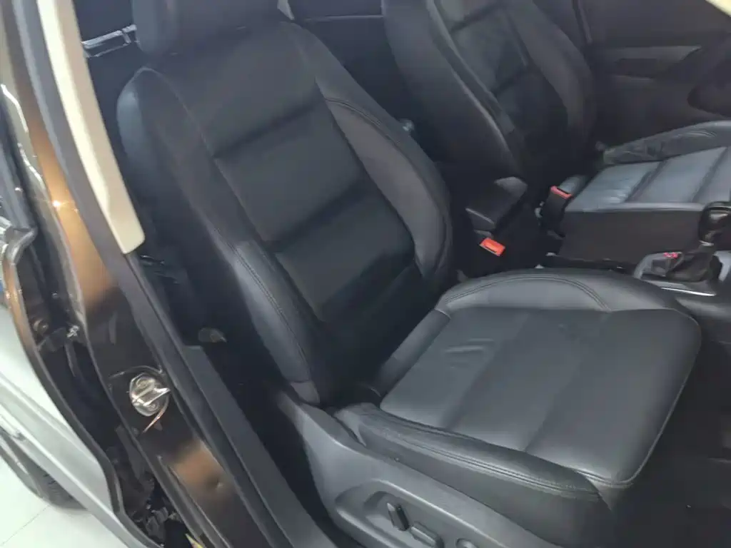 Volkswagen Tiguan 2015 — фото 25