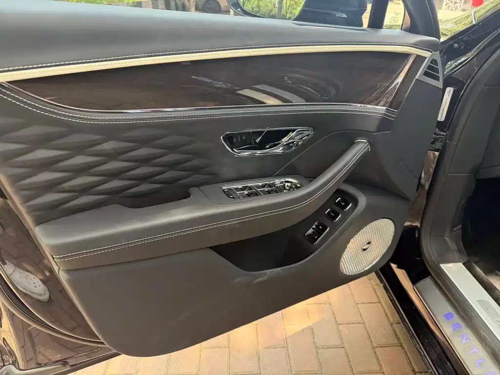 Bentley Flying Spur PHEV 2022 — фото 14