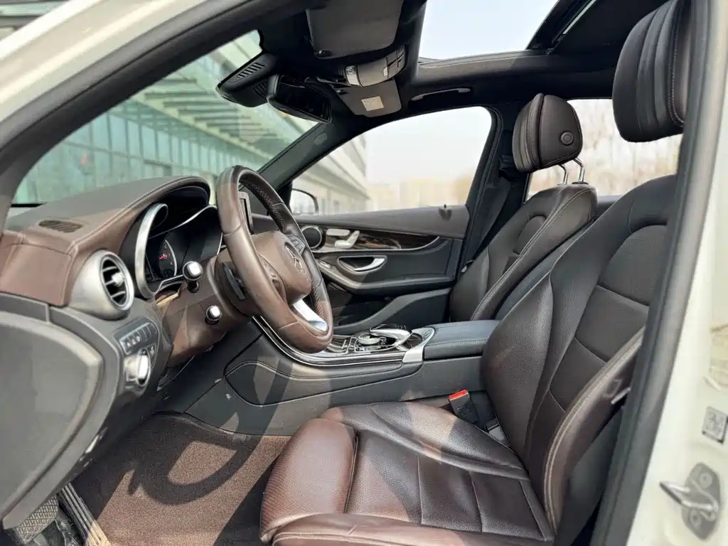 Mercedes-Benz GLC 2017 — фото 13