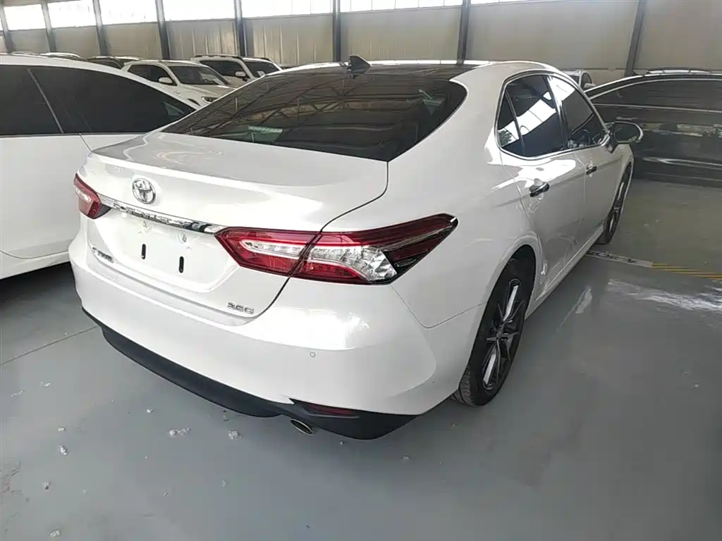 Toyota Camry 2022 — фото 5