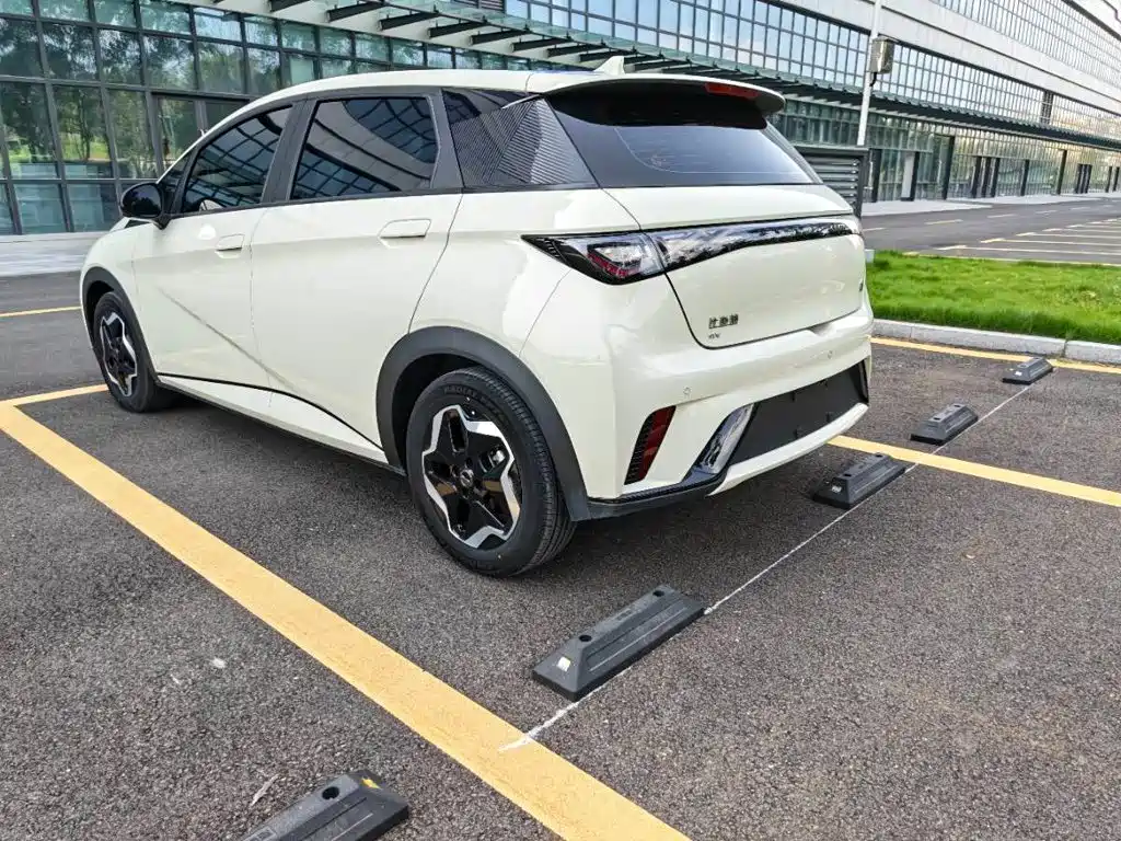 BYD Dolphin 2023