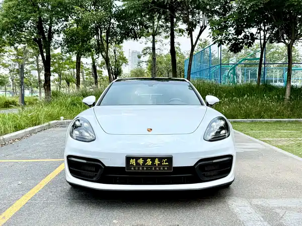 Porsche Panamera 2023