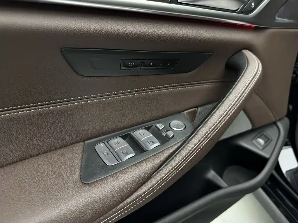 BMW 5 Series 2021 — фото 14