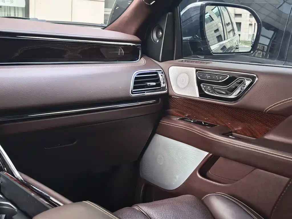 Lincoln Navigator 2022 — фото 11