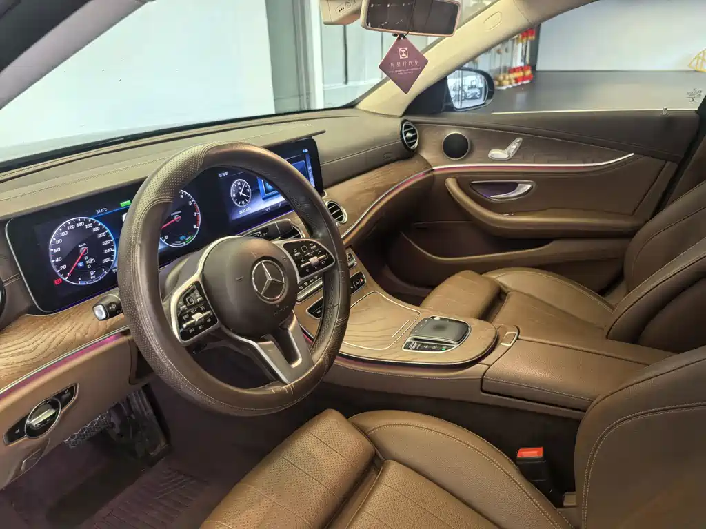 Mercedes-Benz E-Class 2020 — фото 17