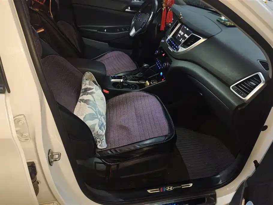 Hyundai Tucson 2017 — фото 8