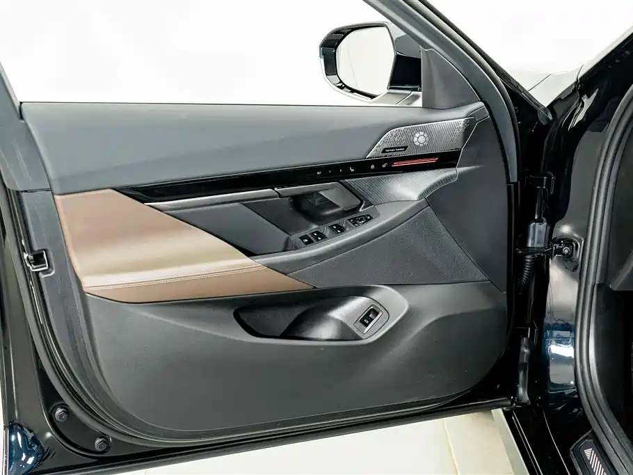 BMW 5 Series 2024 — фото 16