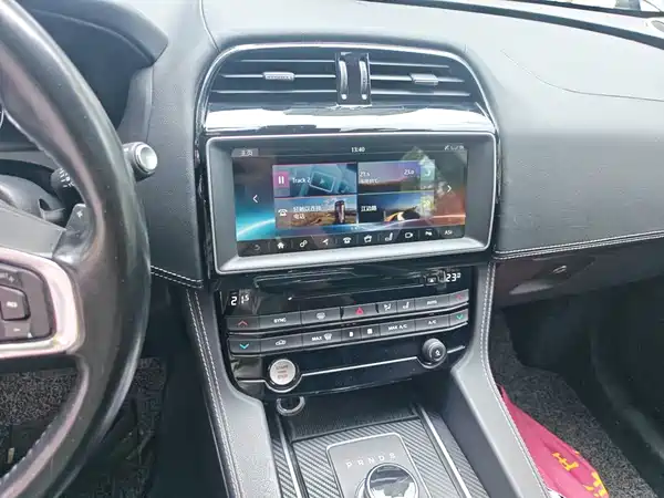 Jaguar F-PACE 2017