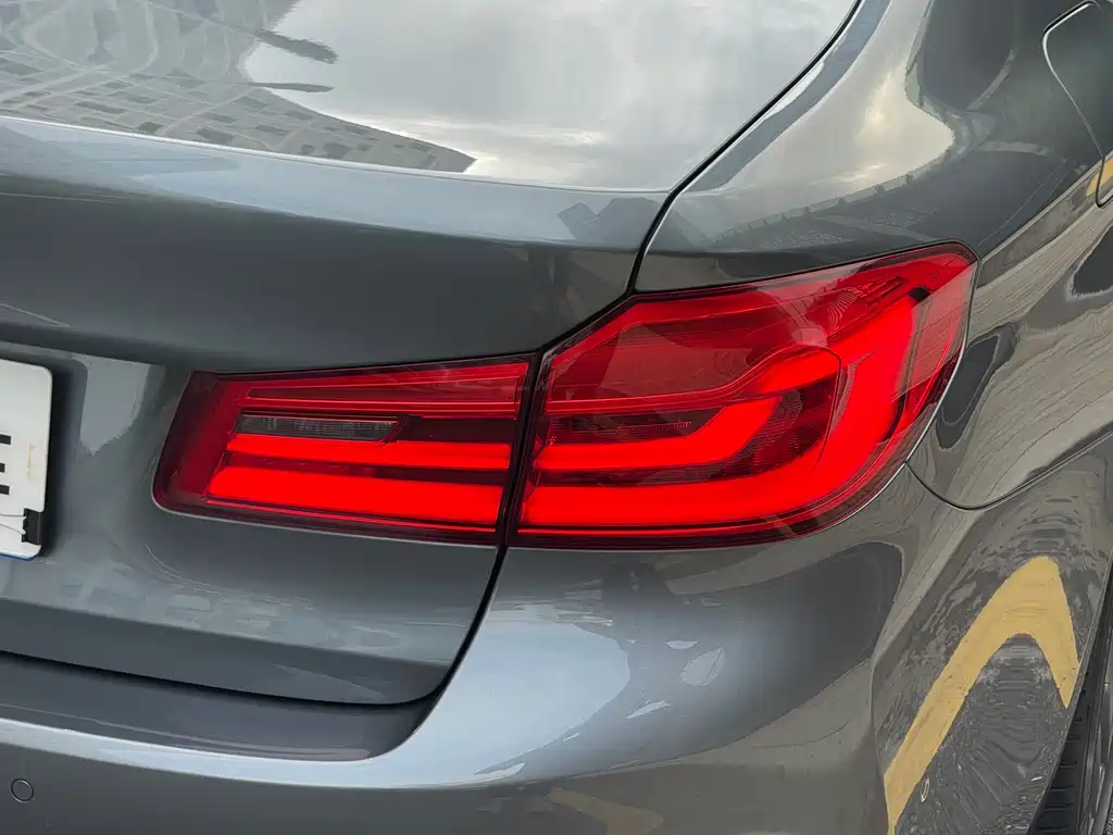 BMW 5 Series 2020 — фото 19