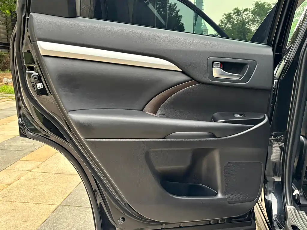 Toyota Highlander 2020 — фото 13