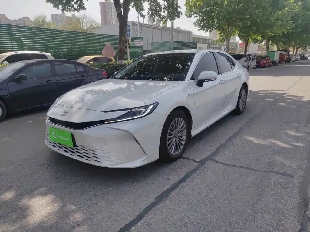 Toyota Camry 2024 — фото 1