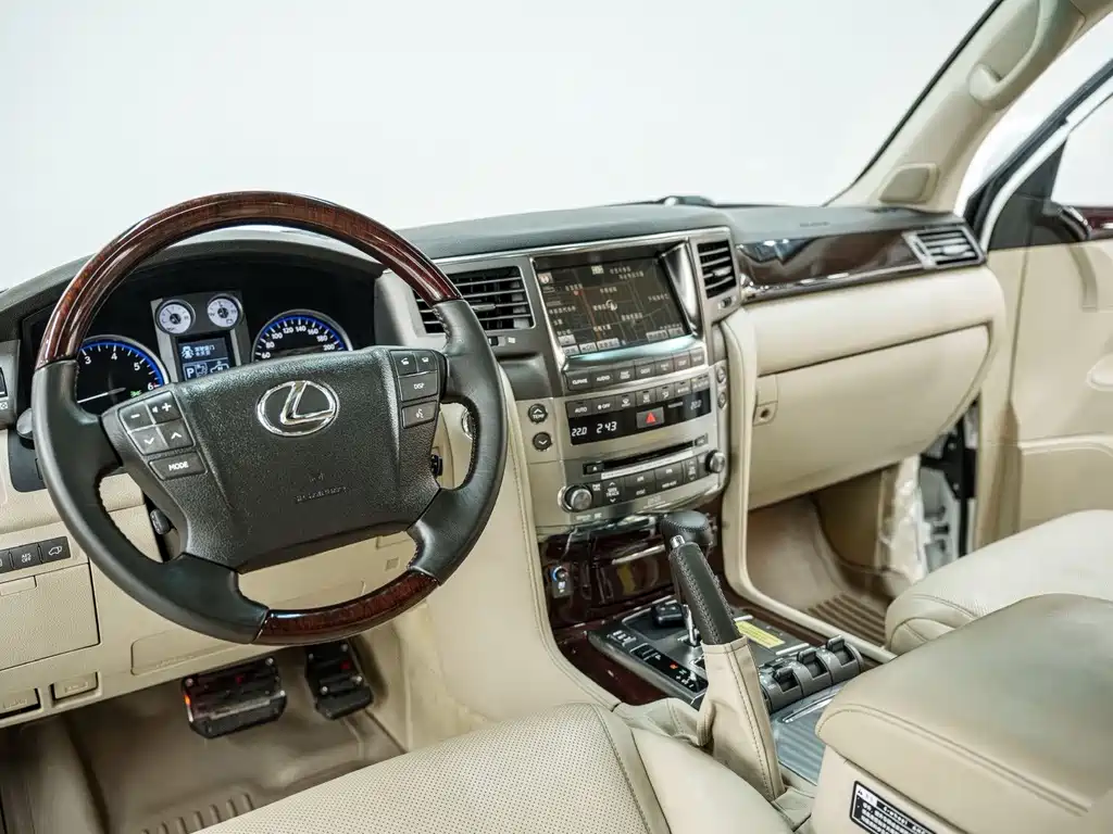 Lexus LX 2012 — фото 12