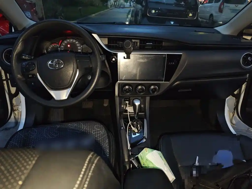 Toyota Corolla 2017 — фото 13