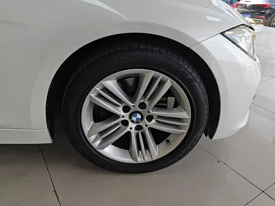 BMW 3 Series 2018 — фото 6