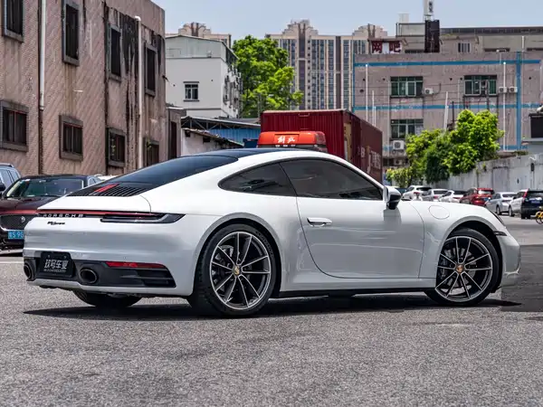 Porsche 911 2023
