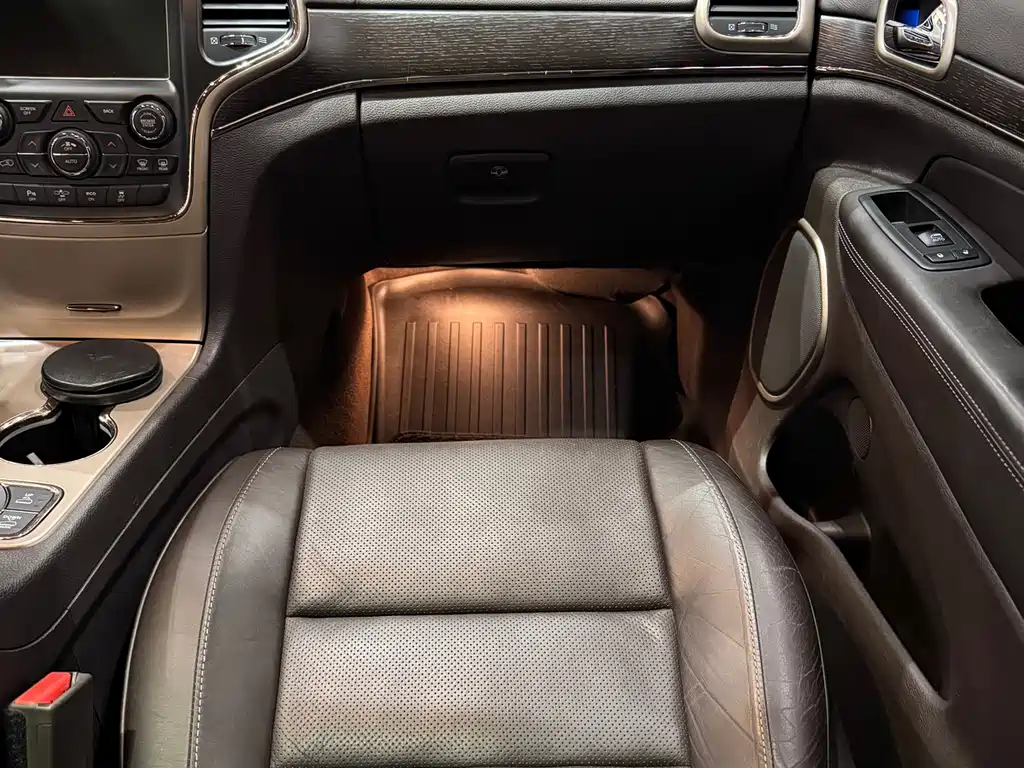 Jeep Grand Cherokee 2014 — фото 15