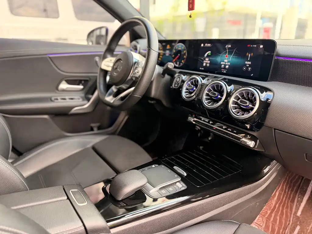 Mercedes-Benz A-Class 2021 — фото 24