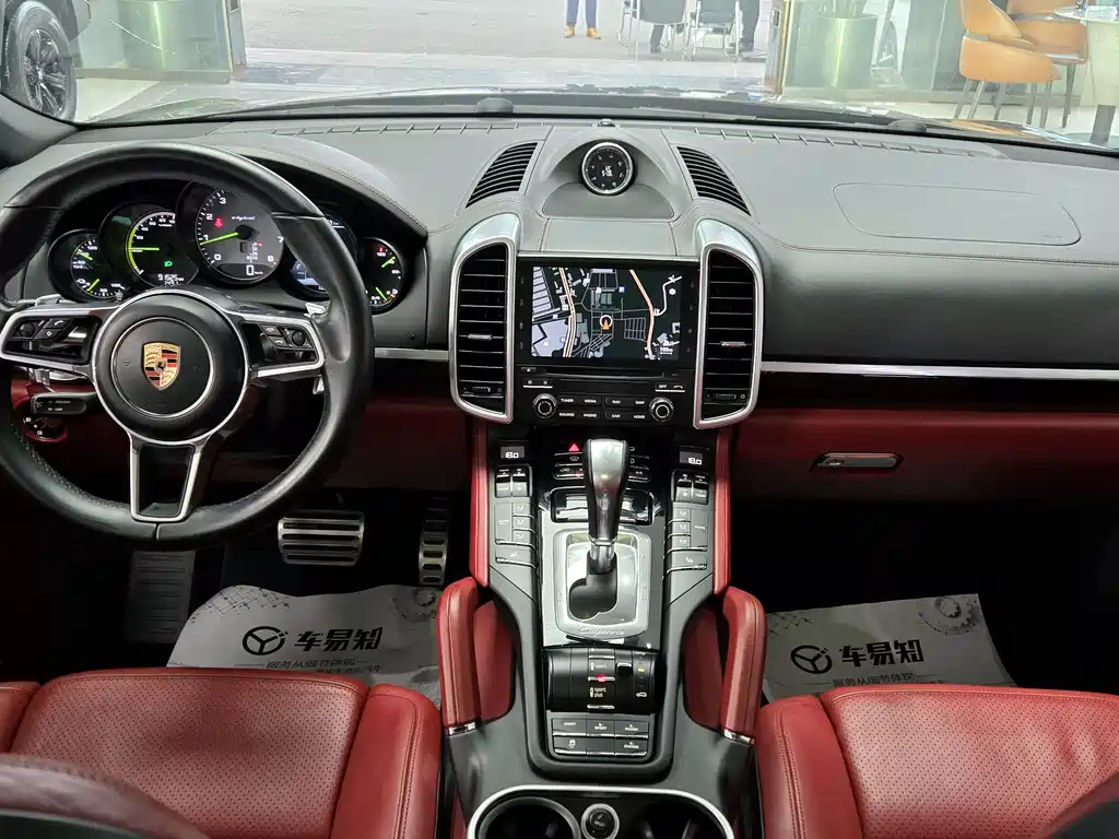 Porsche Cayenne Hybrid 2018 — фото 14