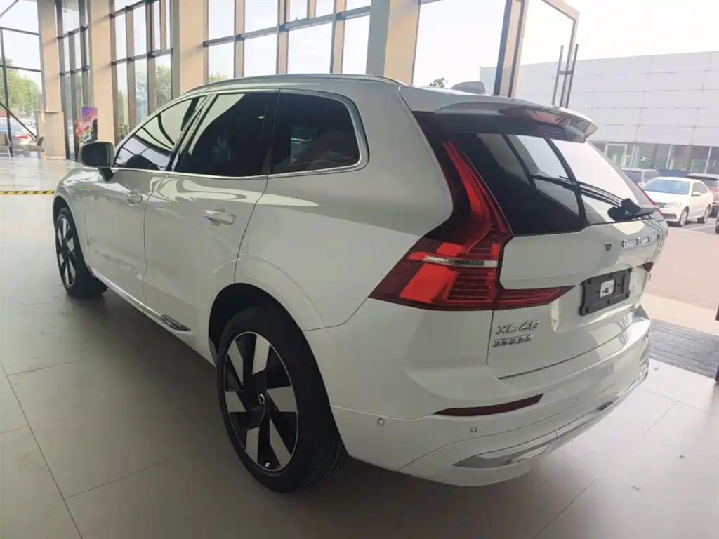 Volvo XC60 PHEV 2024 — фото 5