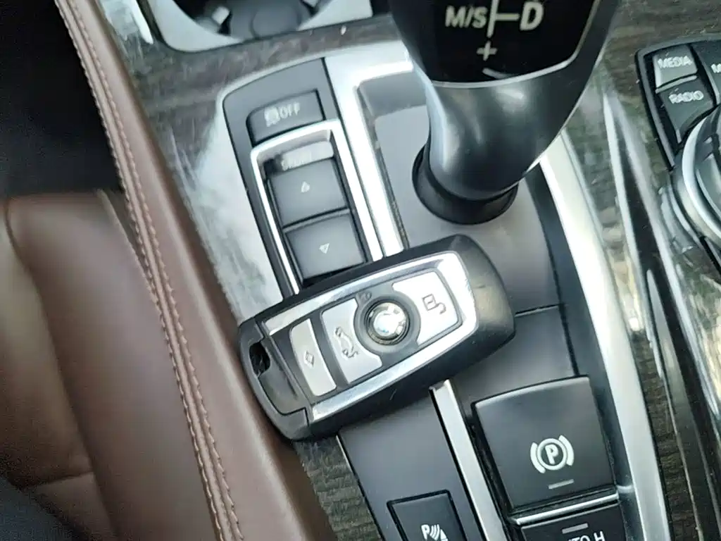 BMW 5 Series 2016 — фото 17