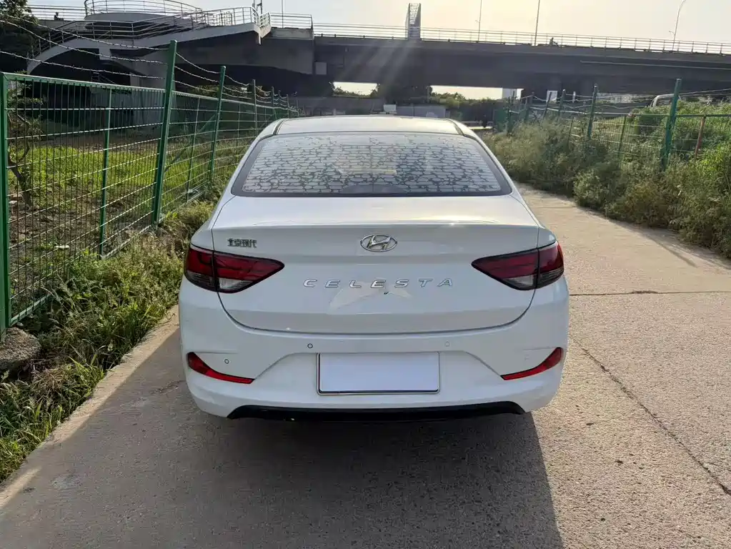 Hyundai Elantra 2019 — фото 13