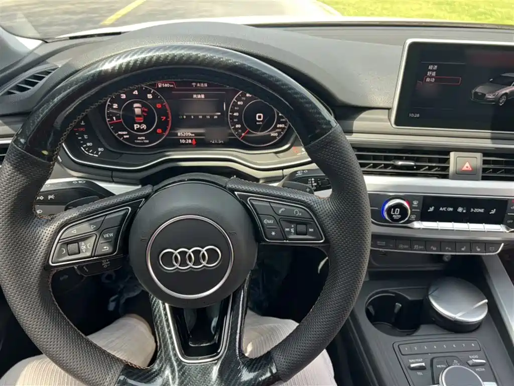 Audi A4L 2019 — фото 13