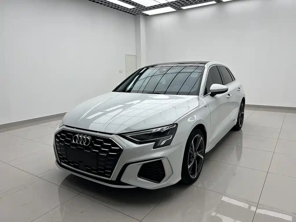 Audi A3 2023 — фото 1