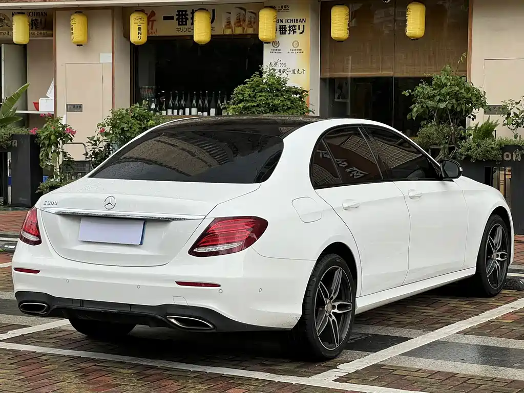Mercedes-Benz E-Class 2017 — фото 11